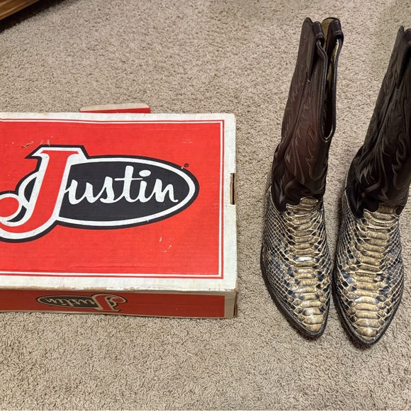 Justin Boots Brown and Tan Cowboy Boots Vintage Mens size 10D. Python - Picture 1 of 6